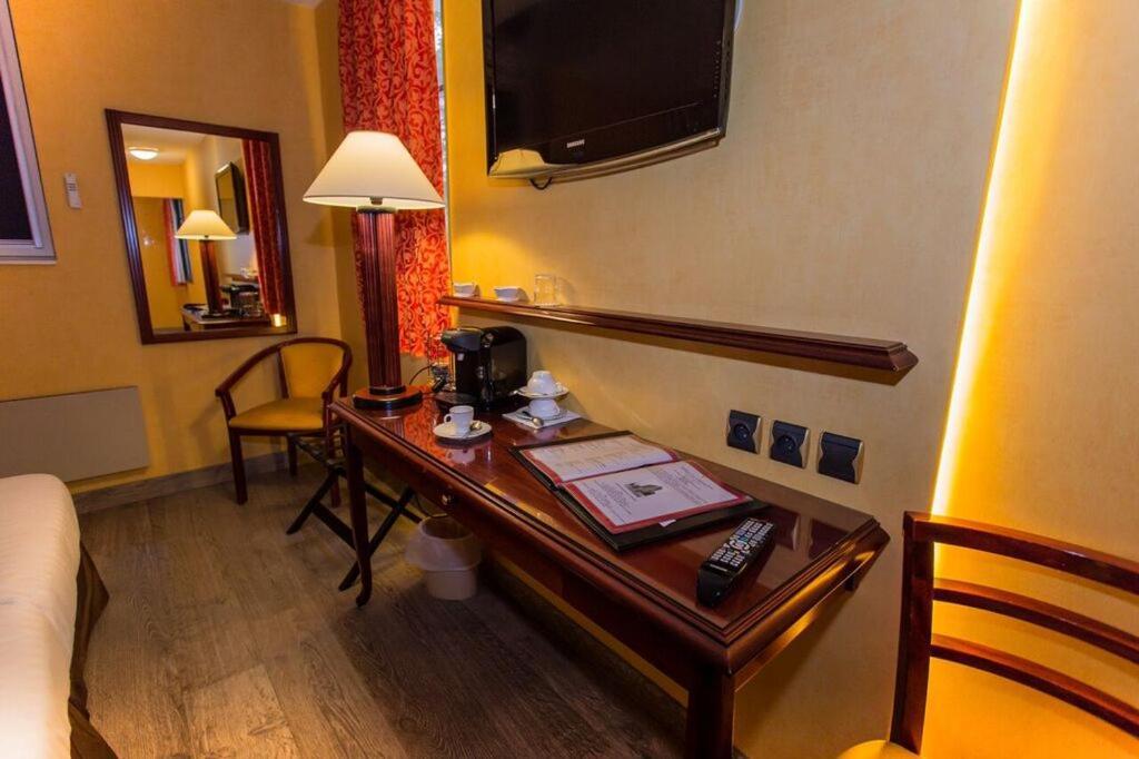 Cit'Hotel - Hotel Le Cedre Нуайон Экстерьер фото